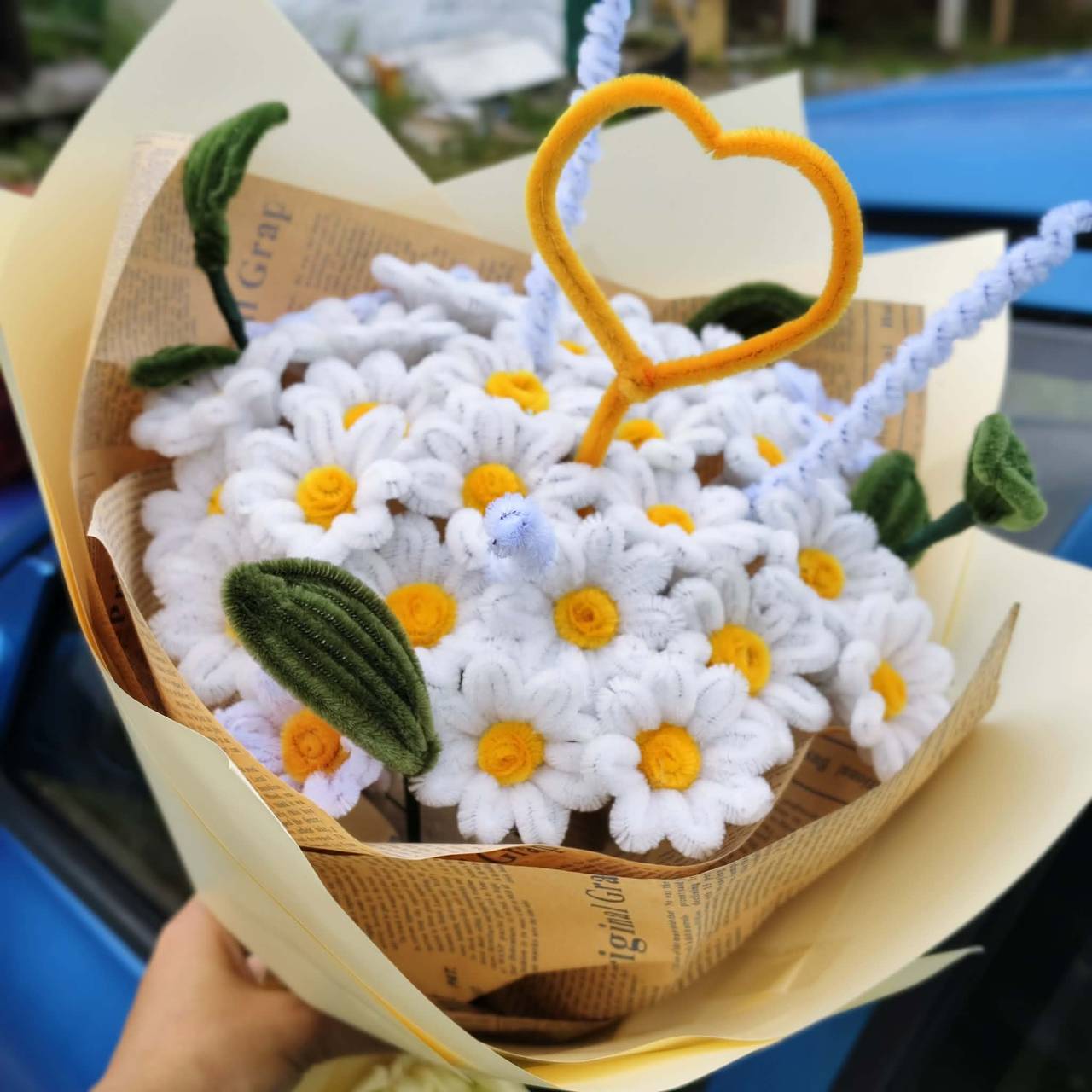 Golden Daisy Heart Bouquet