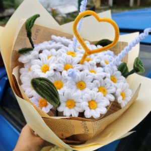 Golden Daisy Heart Bouquet